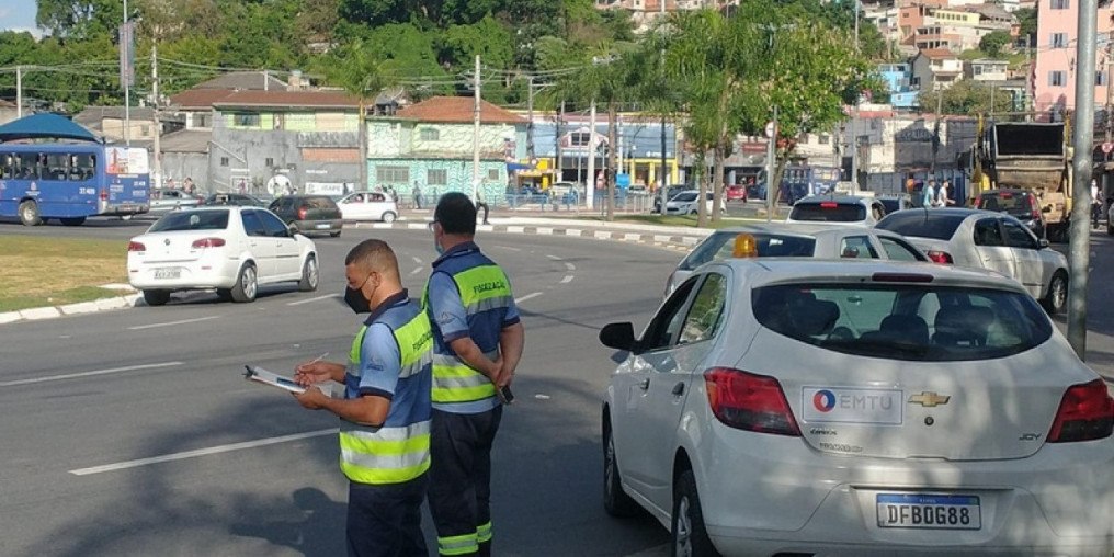 EMTU apreende 33 veículos irregulares na região