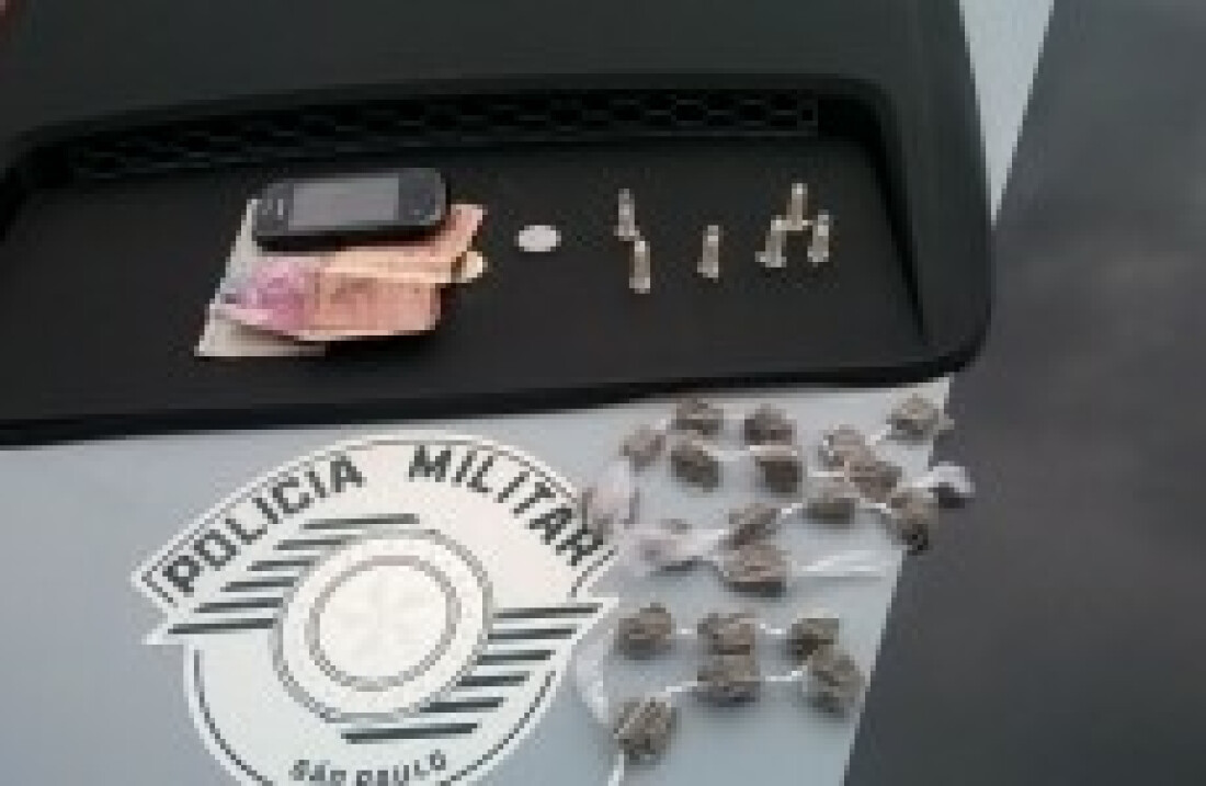Menores são pegos com drogas em Jundiapeba