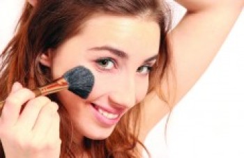Valorize os produtos para os cabelos e a maquiagem