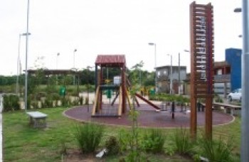 Praças revitalizadas em dois bairros de Poá serão entregues amanhã