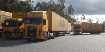 Setor de serviços recua 0,2% de janeiro para fevereiro, diz IBGE
