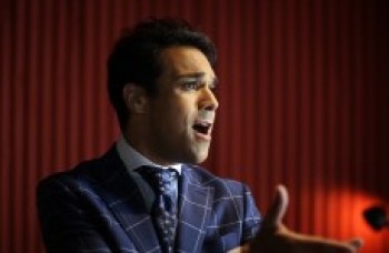 Cantor Eduardo faz show no Vasques