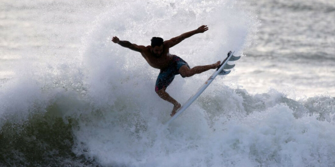 Italo Ferreira, Samuel Pupo e Filipe Toledo avançam em Bells Beach