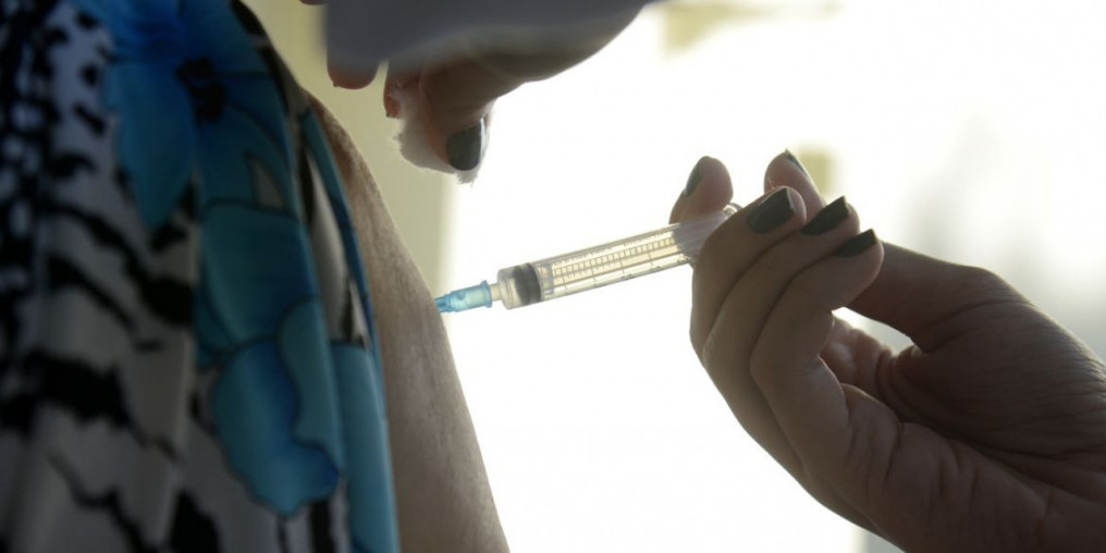 Rio inicia vacinação contra gripe de pessoas a partir de 60 anos