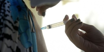 Rio inicia vacinação contra gripe de pessoas a partir de 60 anos
