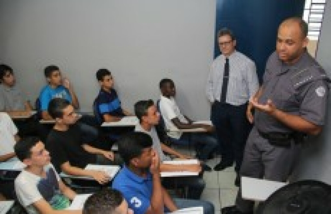 Legião Mirim recebe palestra do Proerd