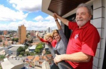 Dilma vai a São Bernardo e se reúne com ex-presidente