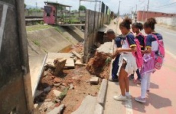 Chuva provoca alagamentos em vários pontos da cidade