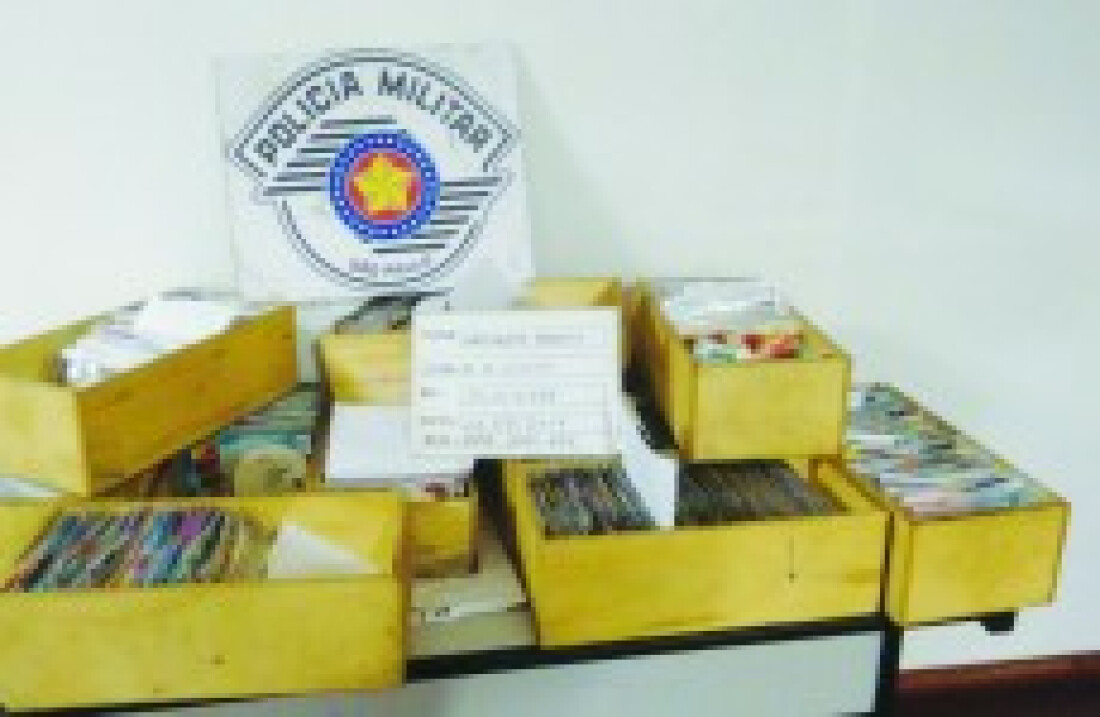 CDs e DVDs pirata são apreendidos em Salesópolis
