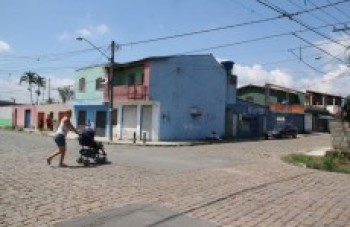 'Pancadão' irrita e tira o sono de moradores de Jundiapeba