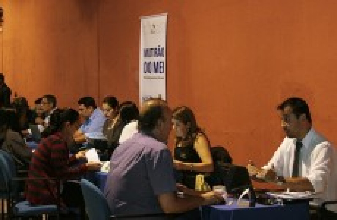 Mutirão regulariza empreendedores