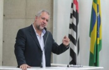 Três vereadores já planejam trocar de partido em Suzano