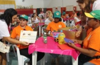 Varredoras de rua são homenageadas