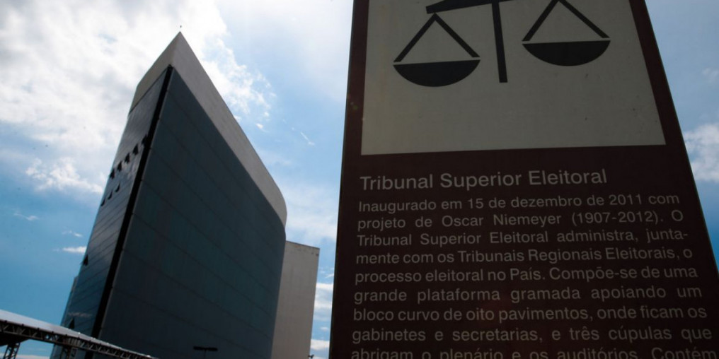 Câmara e TSE assinam termo para combater fake news nas eleições 2022