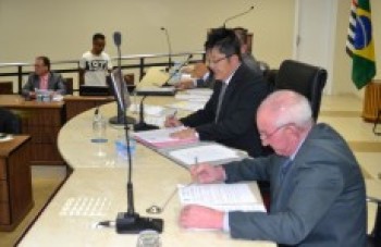 Vereadores votam projeto que rejeita contas do ex-prefeito