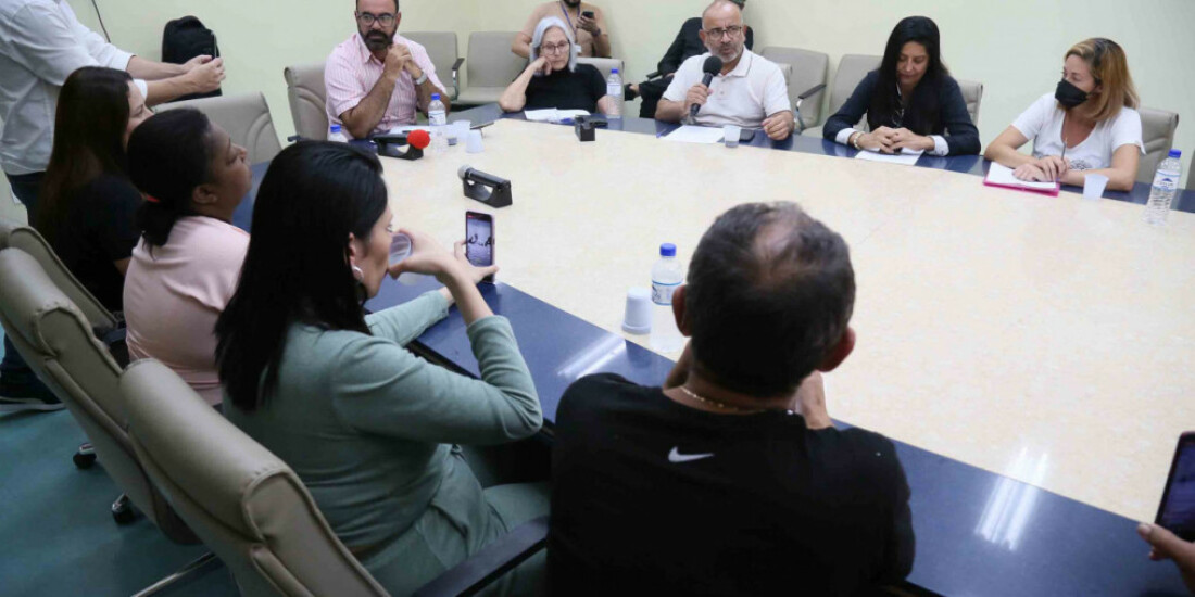 Comissão recebe reivindicações de grupo de pais de escolas