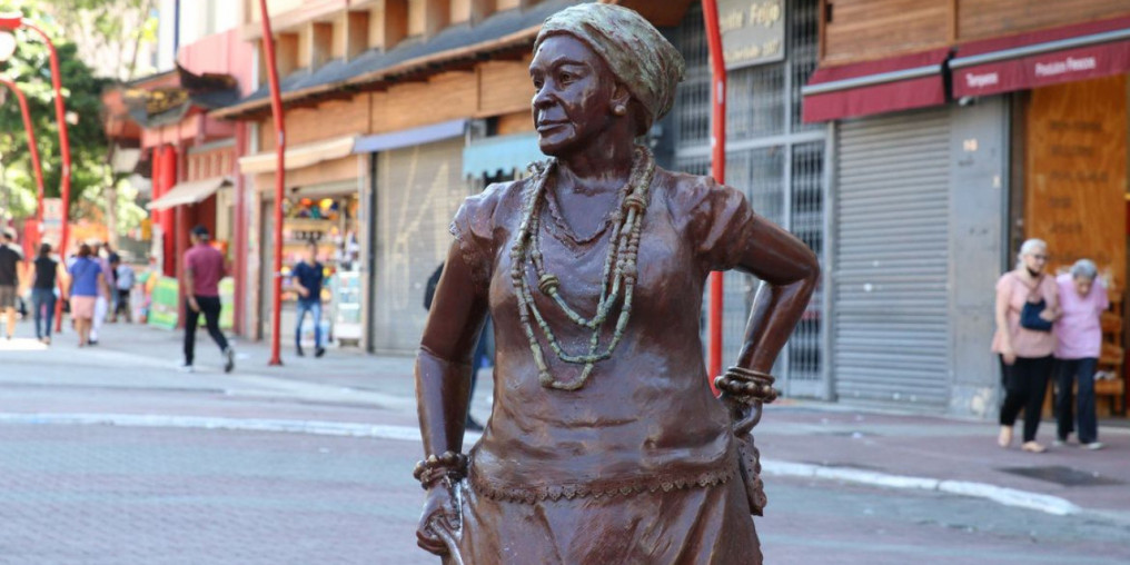 São Paulo ganha estátua da sambista Madrinha Eunice