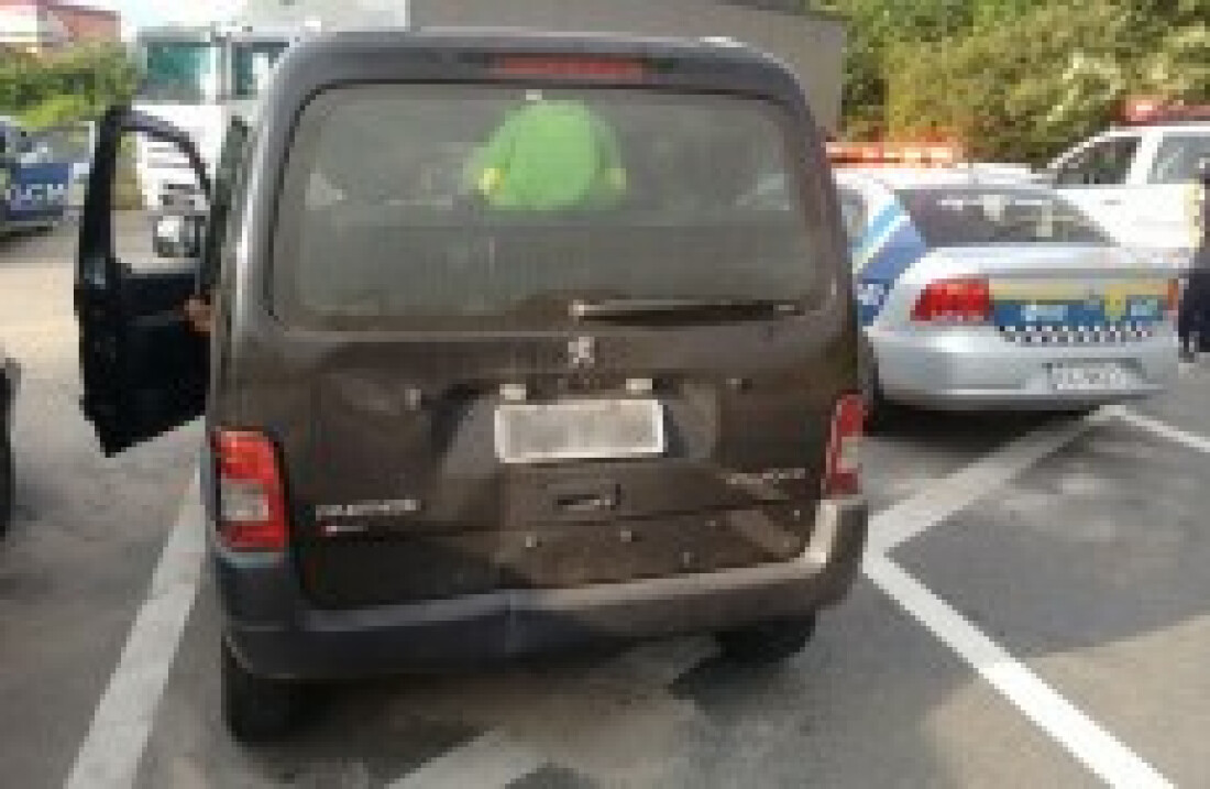 Prefeitura apreende veículos que faziam lotação: