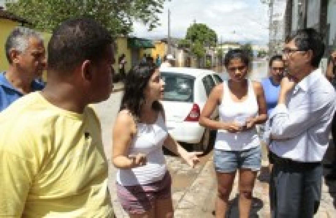 Mamoru visita bairros e escuta reivindicações