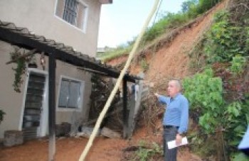 Chuva castiga bairro do Botujuru