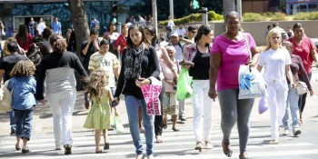 Rendimento real do trabalhador recua 8,8% em um ano, diz IBGE
