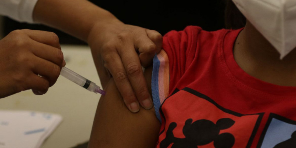Rio reduz para 21 dias intervalo de doses da Pfizer para crianças