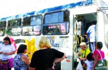 Passageiros reclamam da ausência de cobrador nos ônibus de Mogi