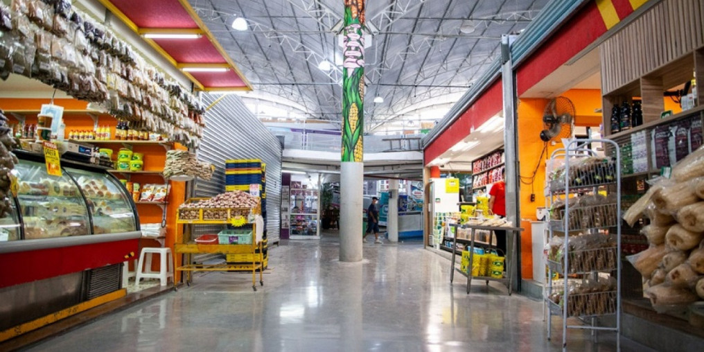 Mercado Municipal reabre para o público