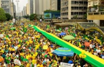 Mais de 3 milhões protestam contra Dilma em todo o País