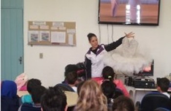 Projeto aproxima pessoas da dança