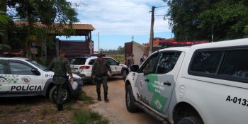 Lotes e construções são embargados em operação