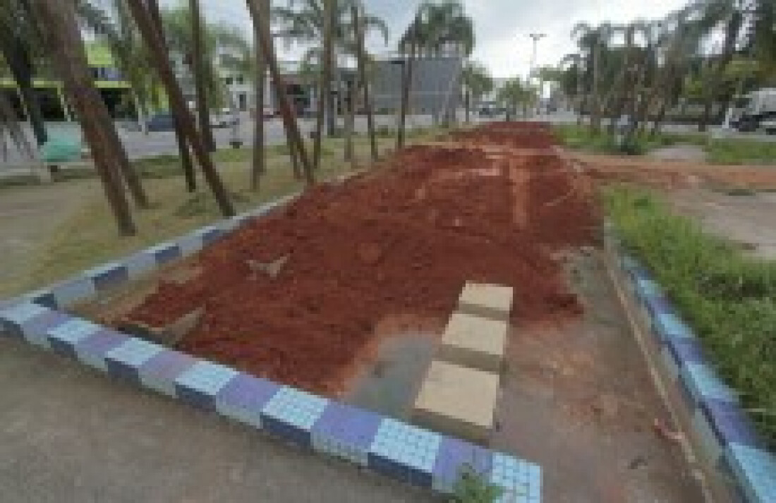 Prefeitura faz aterro em espelhos d'água