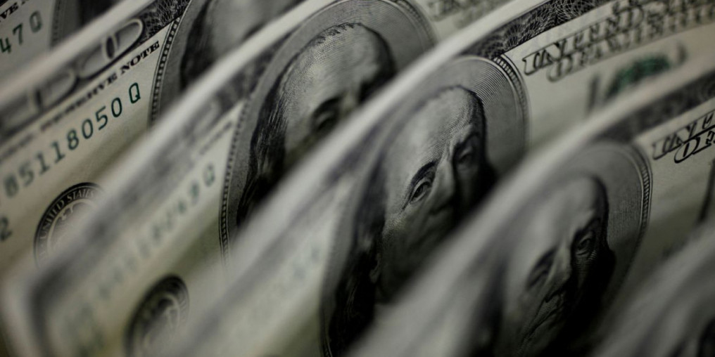 Dólar cai pela sétima vez seguida e fecha a R$ 4,83