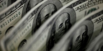 Dólar cai pela sétima vez seguida e fecha a R$ 4,83