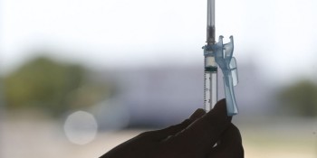 Covid-19: Rio aplica 4ª dose de vacina em idosos acima de 80 anos