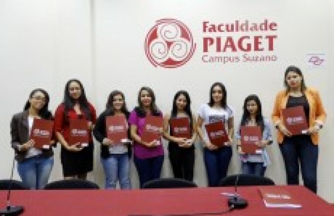 Faculdade Piaget entrega 8 bolsas