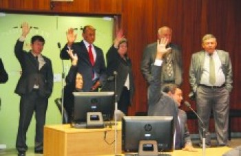 Com dez projetos na pauta, Câmara tem sessão polêmica