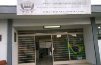 Delegacia adere ao clima político: