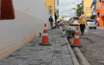 Centro recebe novas calçadas e pontos de acessibilidade