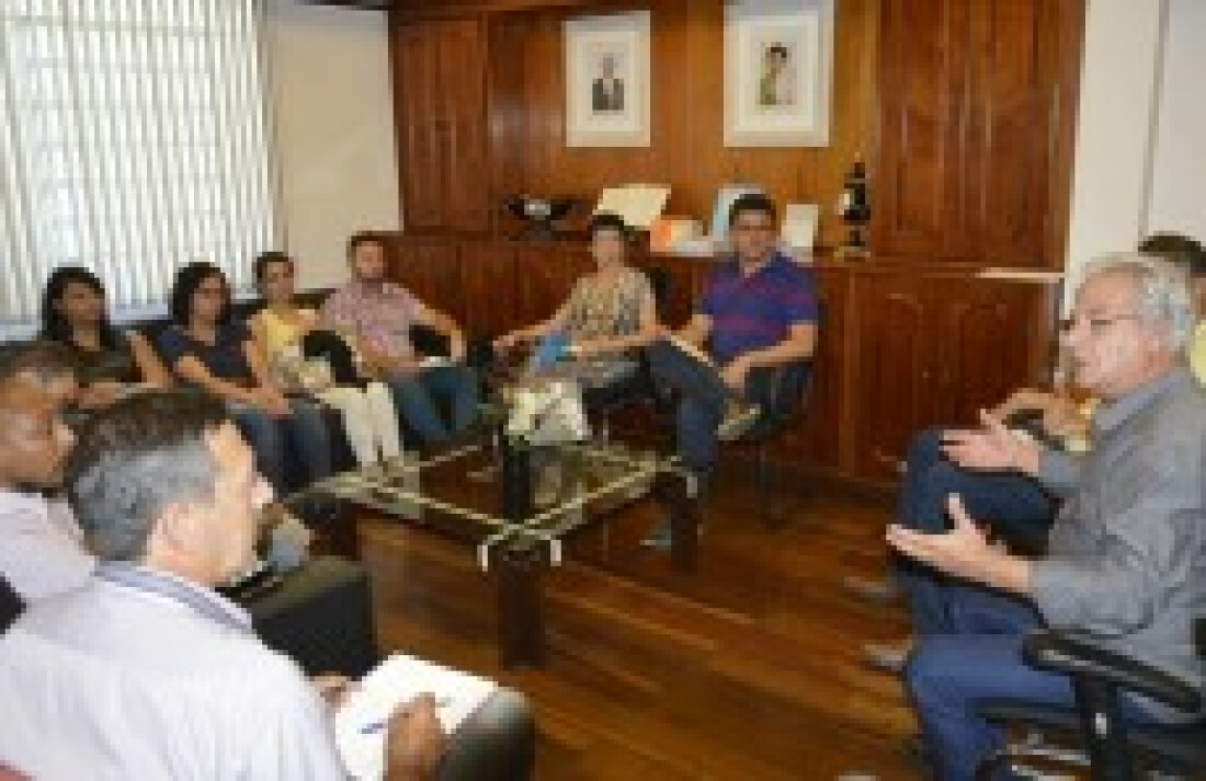 Prefeito Marcos Borges se encontra com professores