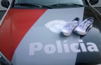 Dupla suspeita de assaltar funcionários dos Correios é presa: