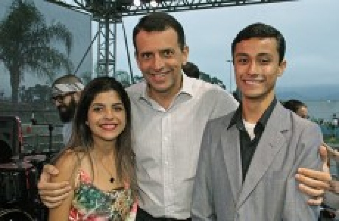 Jovens vivenciam o papel de um prefeito e vice-prefeito