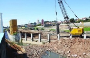 Itaquá cria lei para padronizar publicidades nos comércios