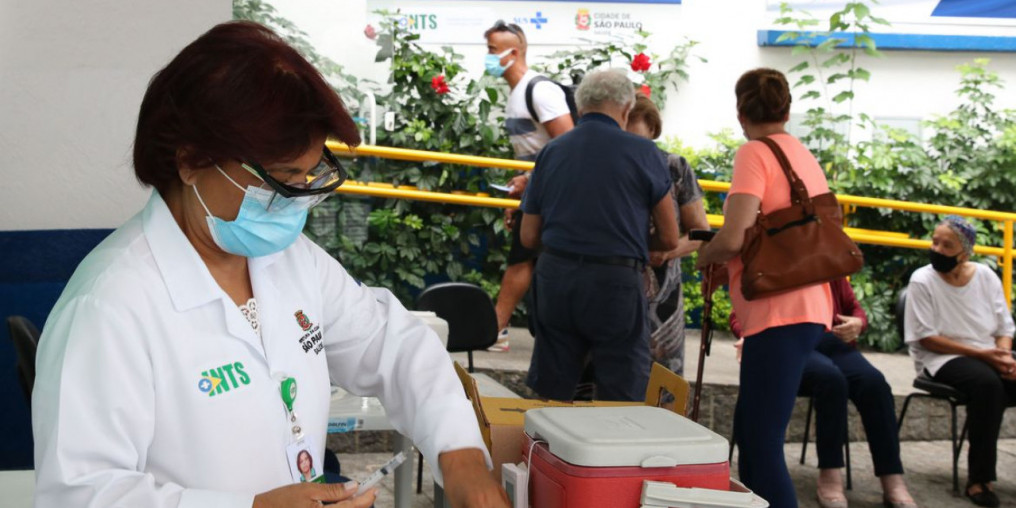 Covid-19: SP começa a aplicar quarta dose de vacina em idosos