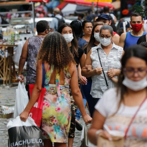 Doria tira obrigatoriedade da máscara em locais fechados