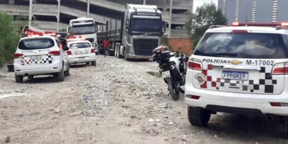Suspeito é preso por roubo de caminhão, em Braz Cubas