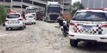 Polícia Militar detém homem por roubo de caminhão