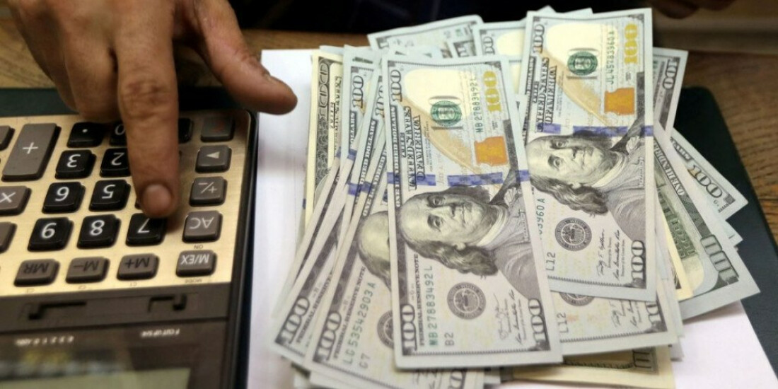 Dólar sobe a R$ 5,12 e fecha no maior valor em duas semanas
