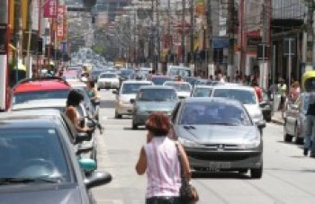 Lojas de celulares são assaltadas
