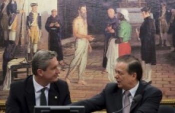 Membros da comissão de impeachment vão ao STF